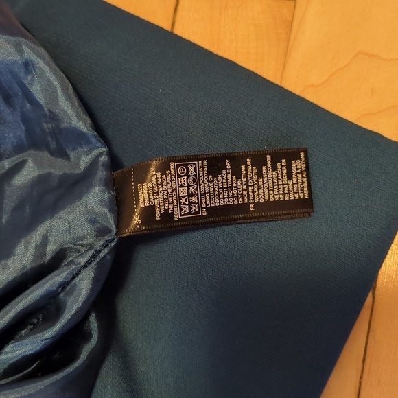 Dress - Picture 7 of 7